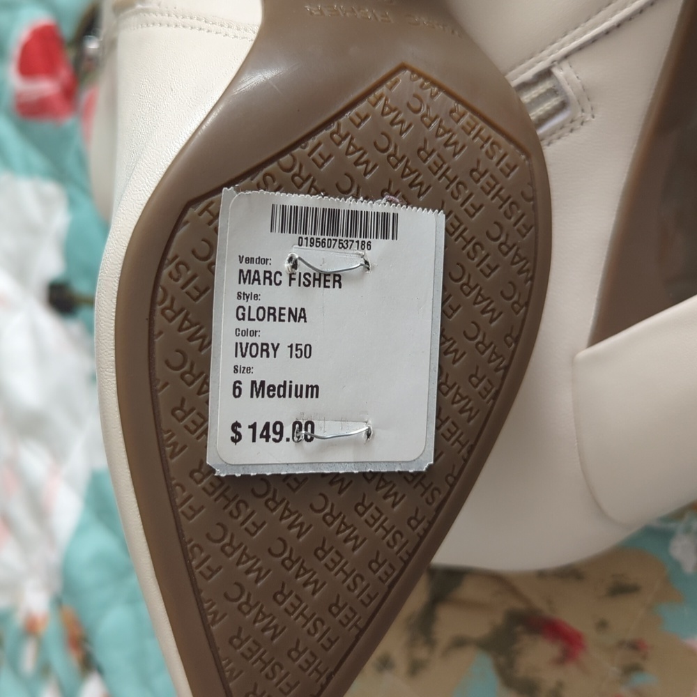 NWT Marc Fisher White Glorena Booties. - Picture 5 of 7